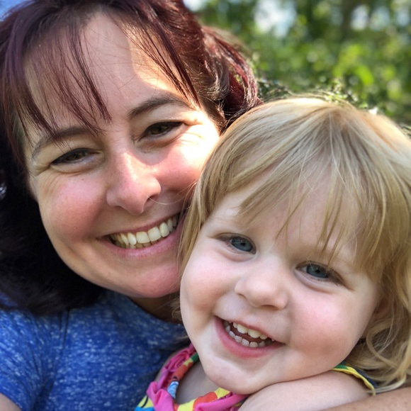 Meet your Posher, Lauren - Picture 2 of 3